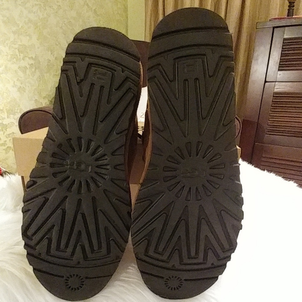 UGG Elvi Ankle Boots (size 7 and size 8) - Picture 3 of 6